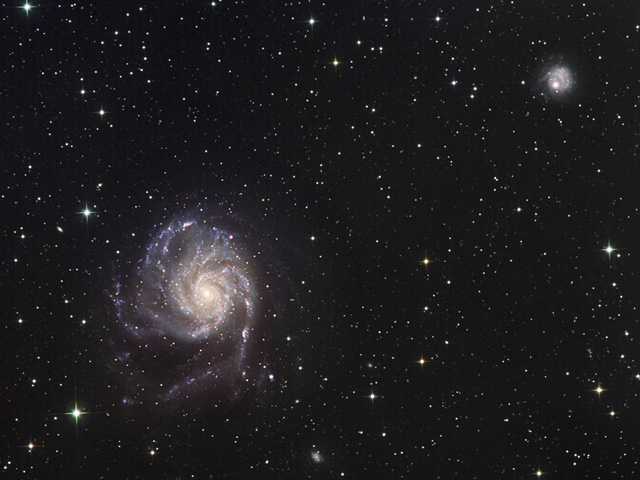 Galaxies M101 et NGC5474 photographiées en Halpha-RVB  avec le Newton-Cassegrain de 300mm Axis instruments