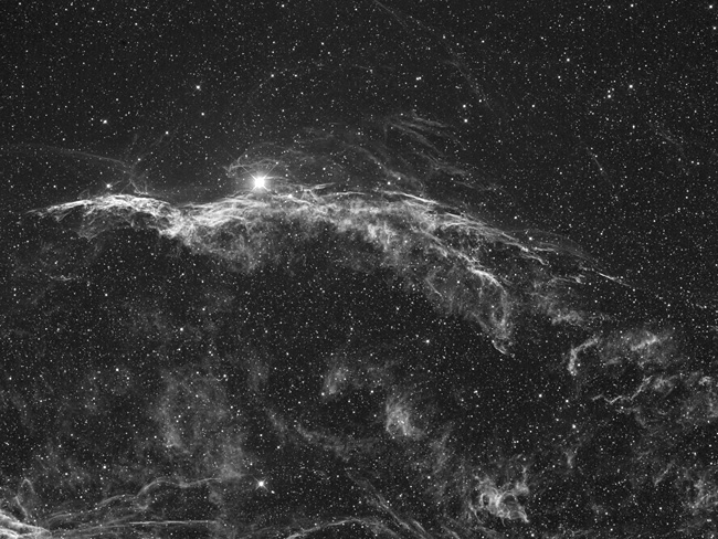 Dentelles du Cygne (NGC6960) en Halpha - Newton-Cassegrain de 300mm Axis instruments